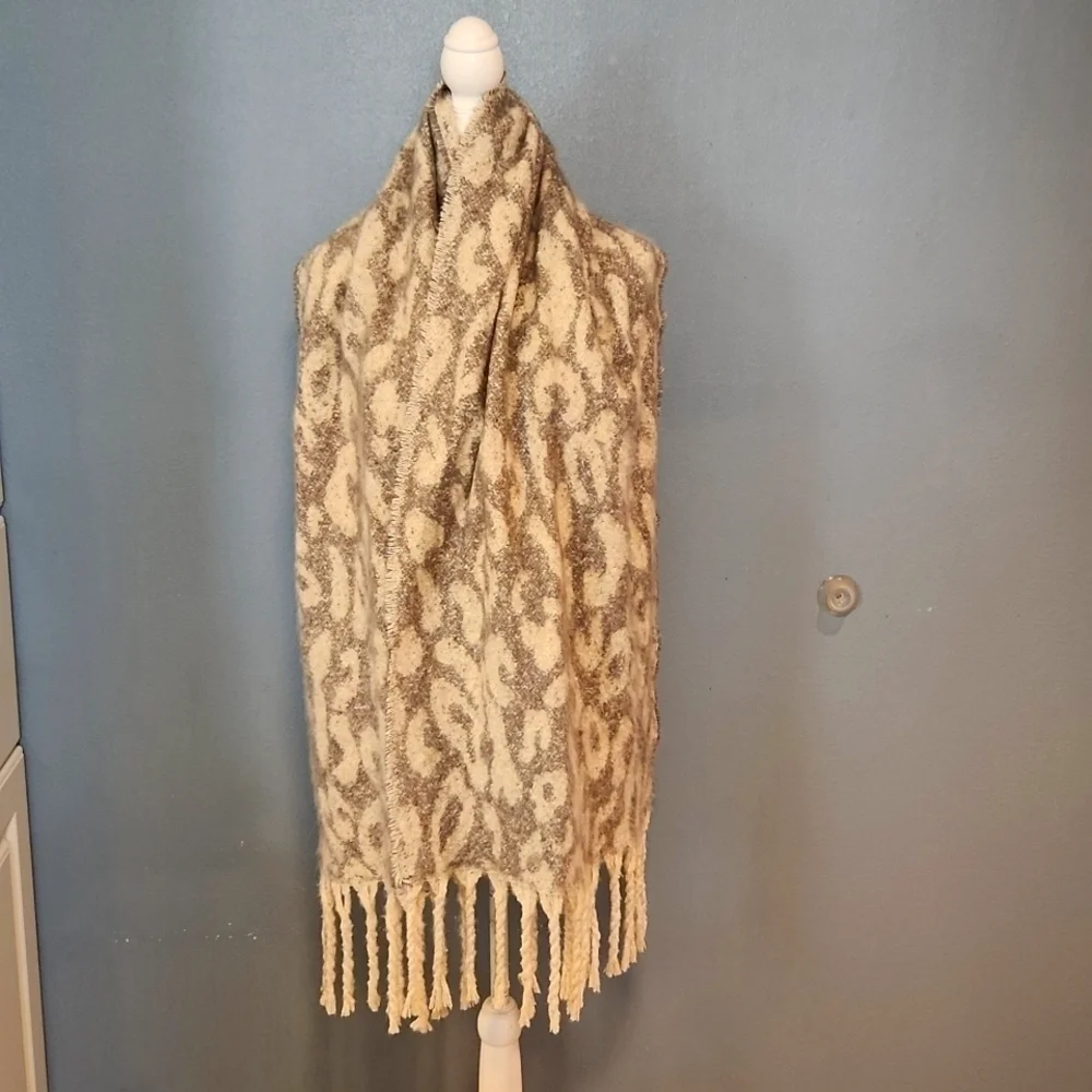 Cedarwood Threds plush leopard print fringe detail blanket scarf